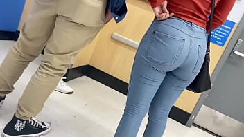 Teen Latina with an hour glass body has a big ass in tight jeans